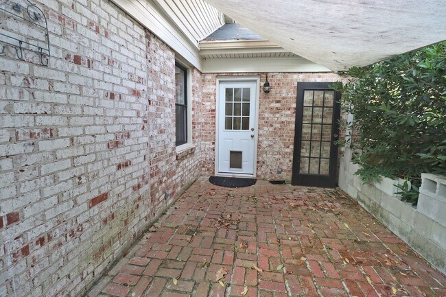 Foto del edificio - Updated 3 bedroom 2.5 bath home in Sherwood Forest