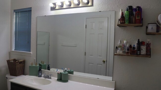 Building Photo - 2607 Gazelle Dr