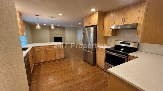 Foto del edificio - Spacious, Open-Concept 3 Bedroom West Linn Home