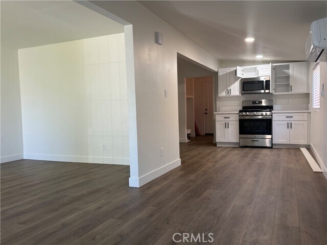 Foto del edificio - 11151 Duncan Ave