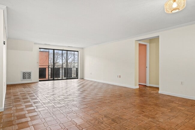 Building Photo - 12 9th St