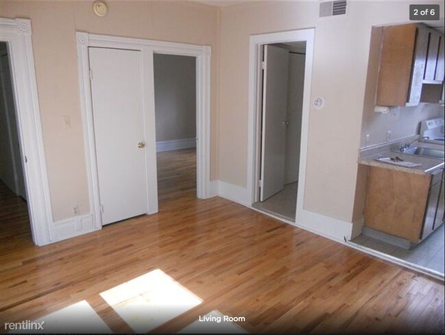 Foto del edificio - 4 br, 2 bath Apartment - 310 Beakes St 2