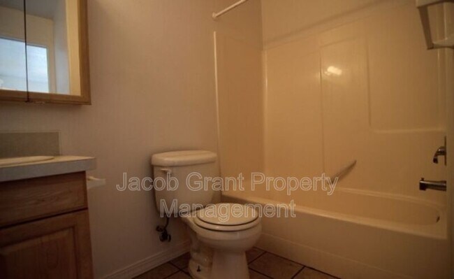 Building Photo - 1369 Elizabeth Cirlcle