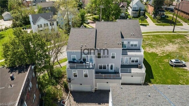 Foto del edificio - 12203 Ashbury Ave