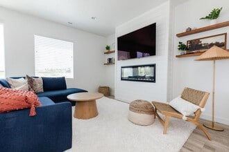 Building Photo - 344 Oregon Trl Dr