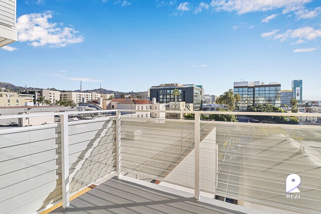 Building Photo - 1530 Cassil Pl