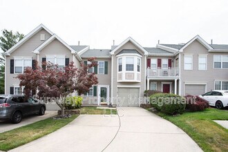 Building Photo - 605 Doral Dr