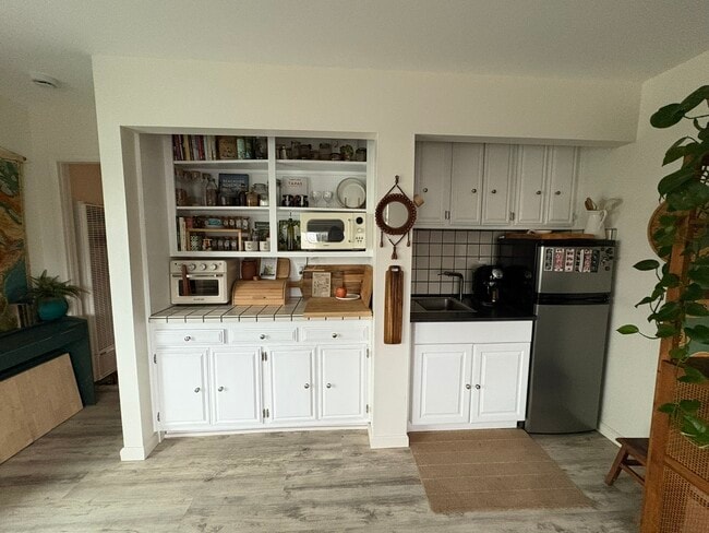 Building Photo - 5312 Seashore Dr