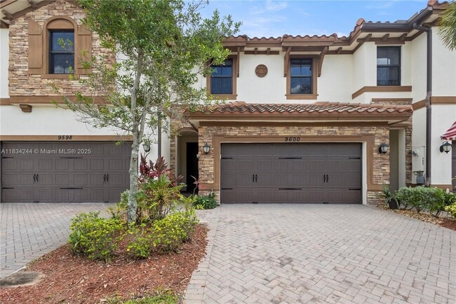Building Photo - 9600 Town Parc Cir N