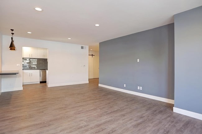 Building Photo - Villa Rebecca Apartments