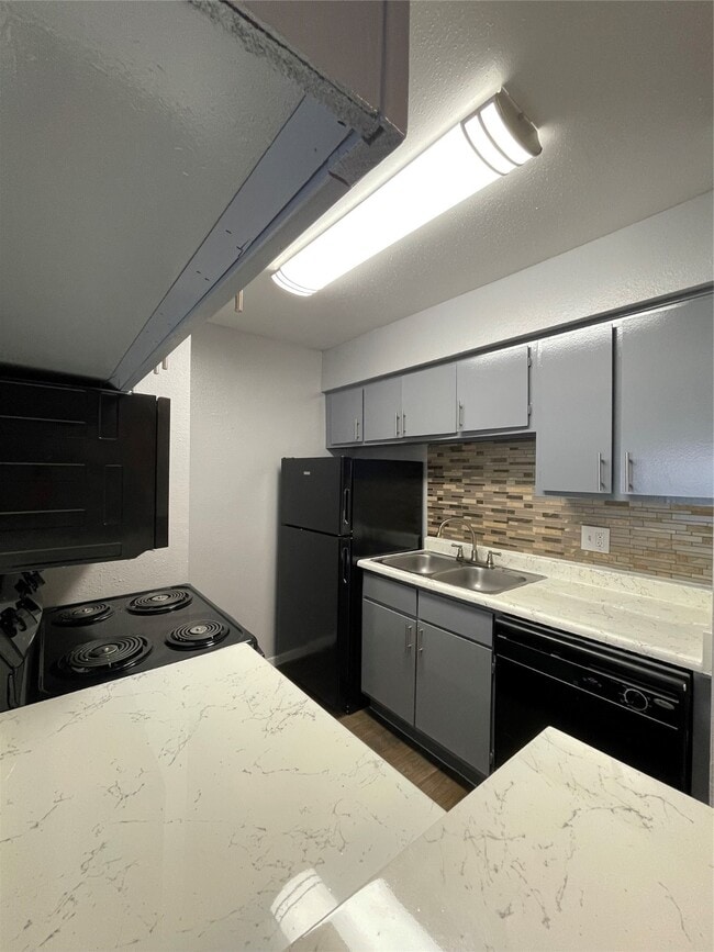 Building Photo - 16414 Stuebner Airline Rd