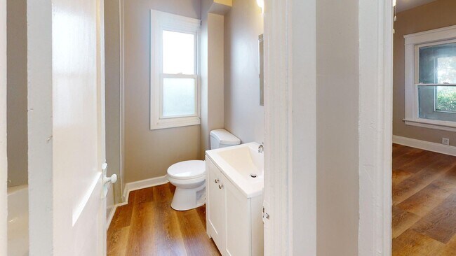 Foto del edificio - 2818 E 119th St