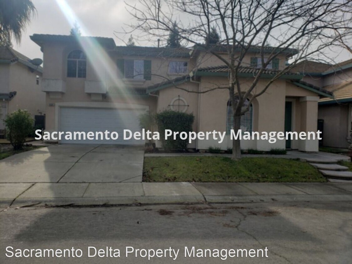 Primary Photo - 4 br, 3 bath House - 400 Aviator Circle