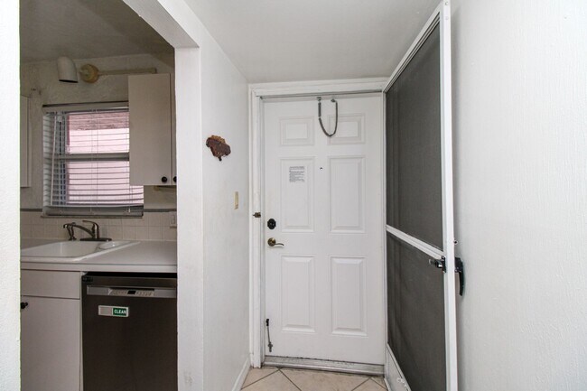Foto del edificio - ***Ask about the TWO WEEKS FREE**NORTH NAPLES***FIRST FLOOR*** 2 BEDS/2 BATHS***ANNUAL RENTAL***