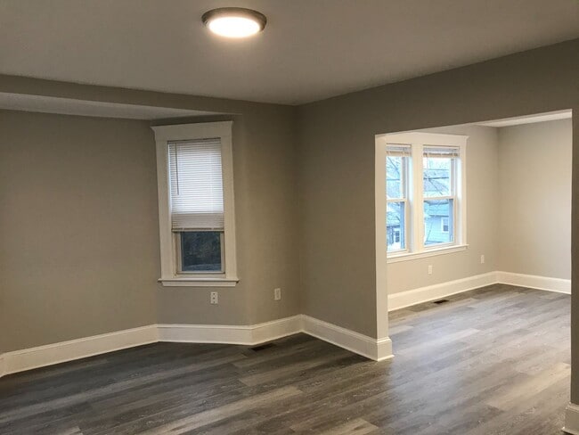 Building Photo - Renovated single-family home for rent in a highly convenient Braintree location!