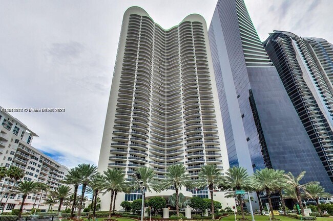 Foto del edificio - 17201 Collins Ave