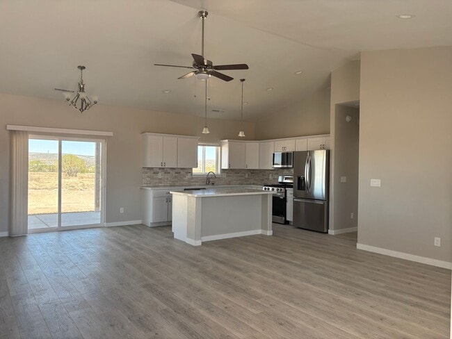 Building Photo - Brand new Prescott area custom 3 bedroom 2...