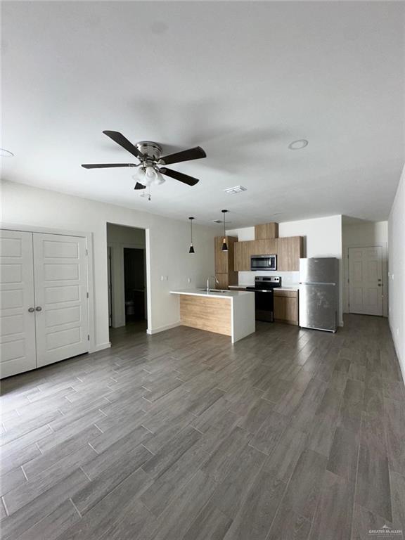 Building Photo - 1204 W Platinum Dr
