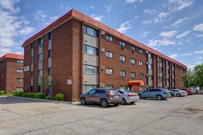Foto del edificio - 2021 S Wolf Rd