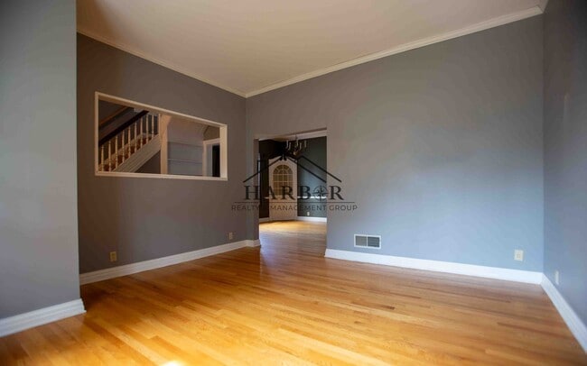 Building Photo - 825 6th Ave SW