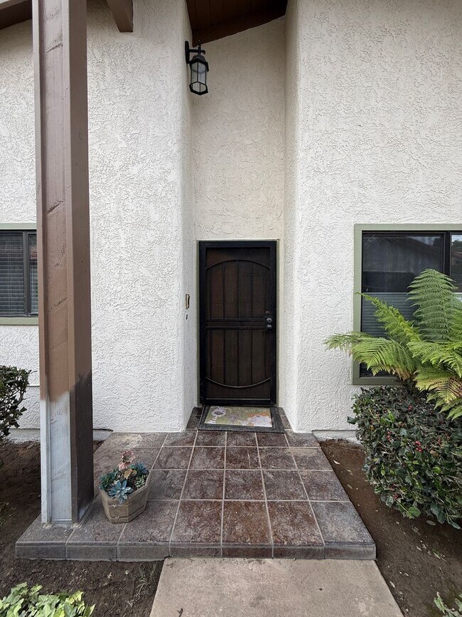 Foto del edificio - Beautiful Single Story Foxenwood Townhome in Orcutt with Easy Access to VSFB