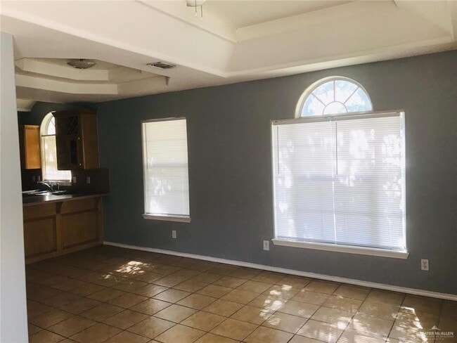 Building Photo - 423 La Mancha Dr