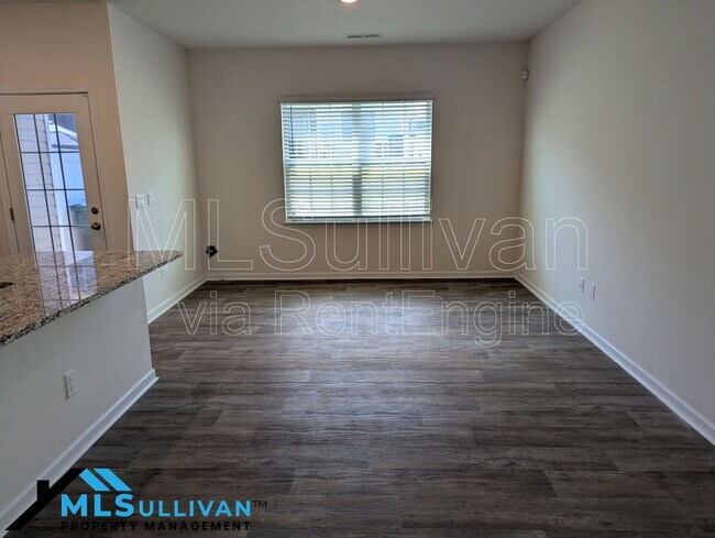 Building Photo - 2338 Lily Dr