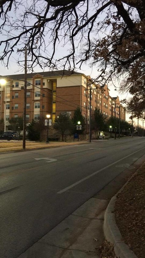 Foto principal - 1225 S Pecan St
