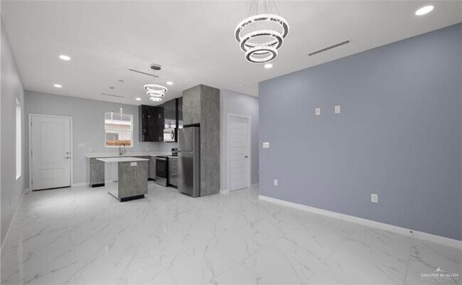 Building Photo - 18 South Dr