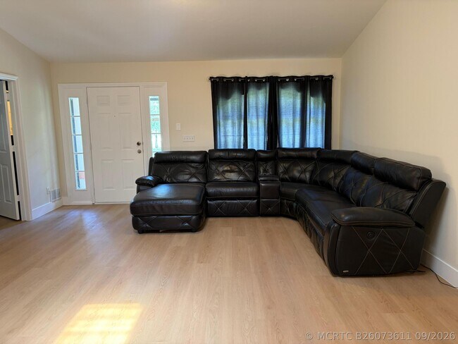 Foto del edificio - 3260 72nd Ave NE