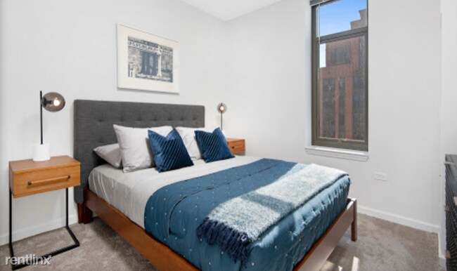 Foto del edificio - 327 N Des Plaines St
