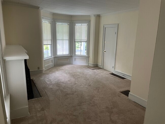 Building Photo - 24 E 4th St