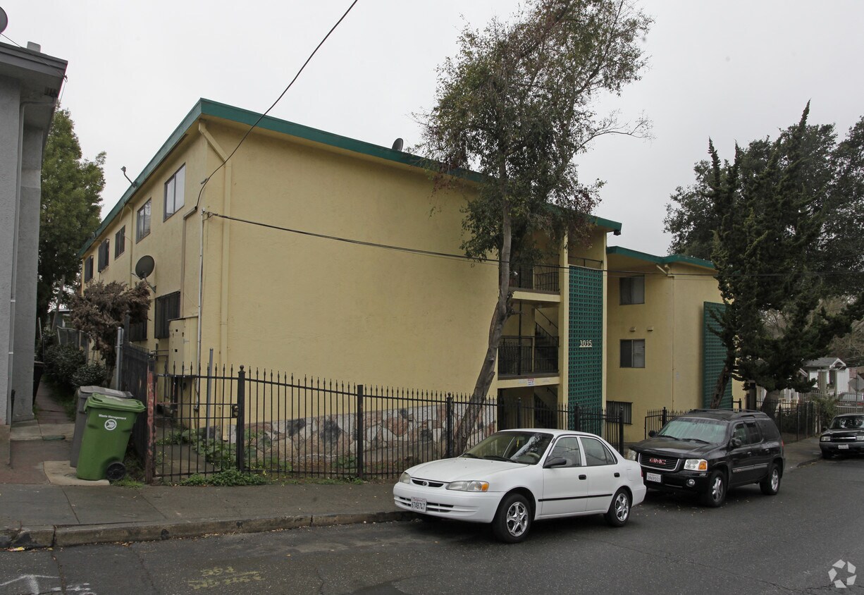 Primary Photo - 3035 Lynde St