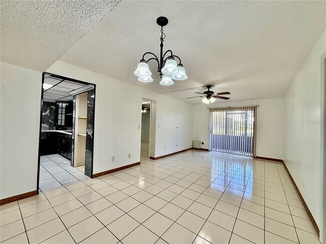 Foto del edificio - 802 Oakgrove Dr
