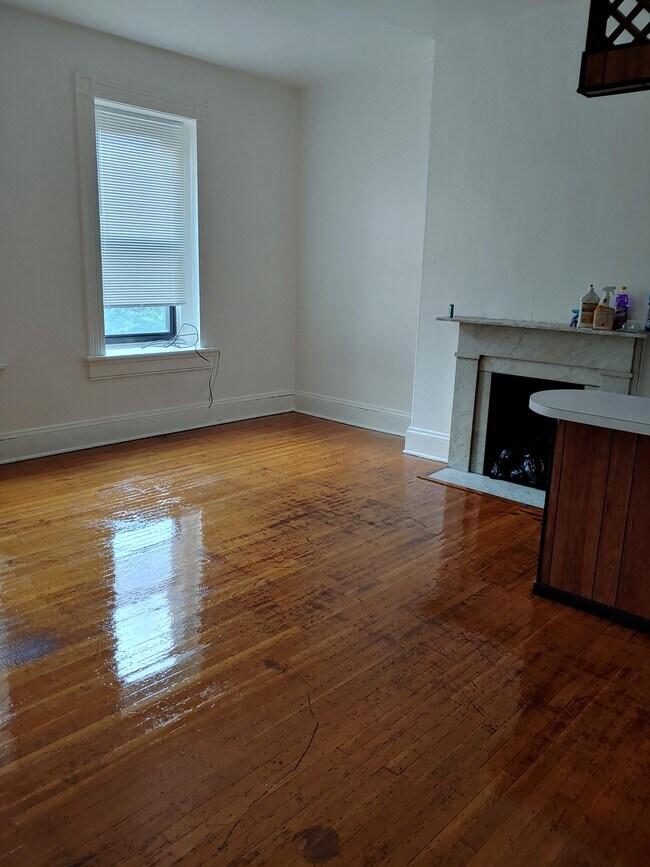 Foto del edificio - 1042 N Calvert St