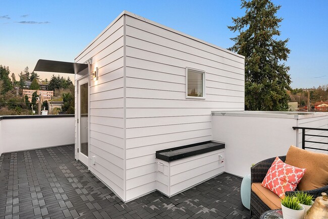 Building Photo - Stylish, Bright and Efficient 2 bed 1.75 B...