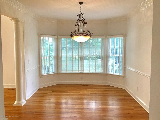 Foto del edificio - 240 Whispering Woods Ct