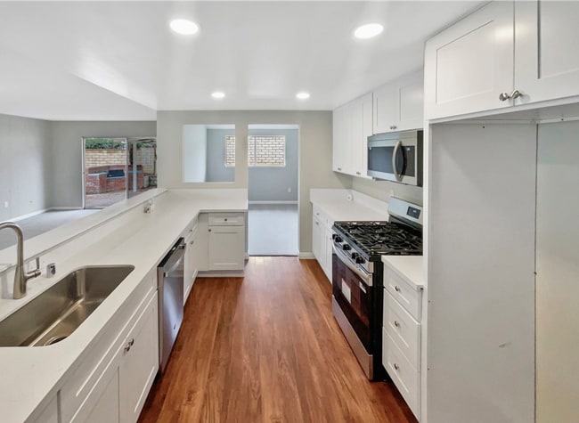 Foto del edificio - 5540 Royal Hill Dr