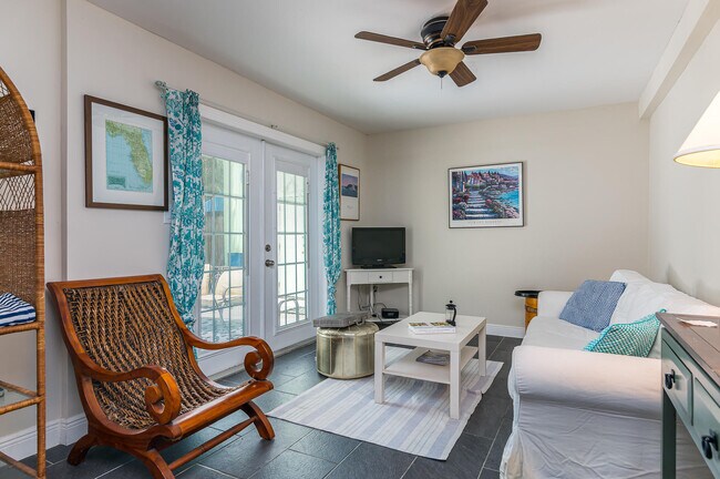 Building Photo - 740 S Lake Ave