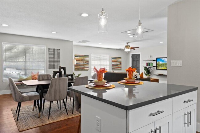 Foto del edificio - 3001 Maplelawn Cir