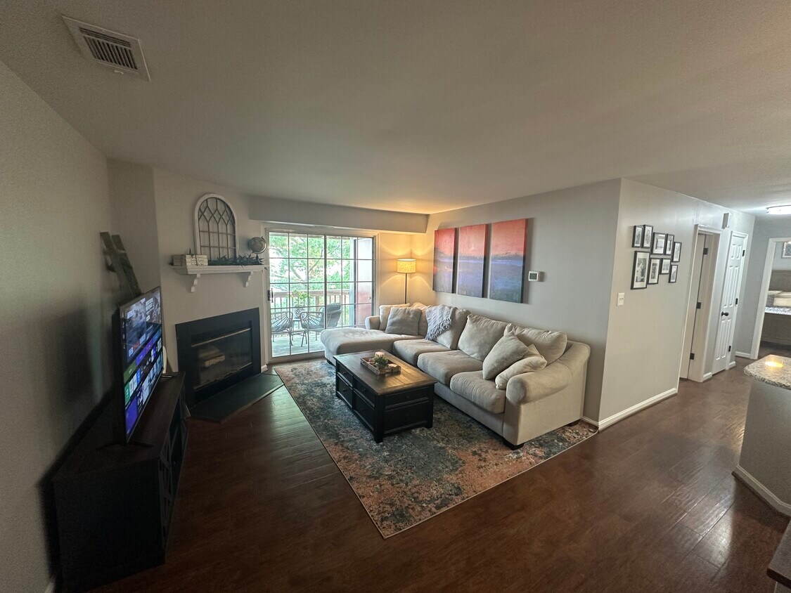 Foto principal - 6903 Victoria Dr