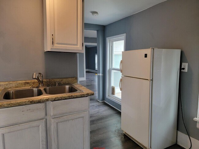 Foto del edificio - Large 1 bed upper Heat & Water included