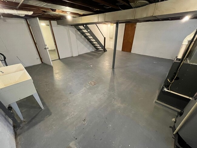 Building Photo - Updated 2-Bedroom 1-Bath Ranch House, GORG...