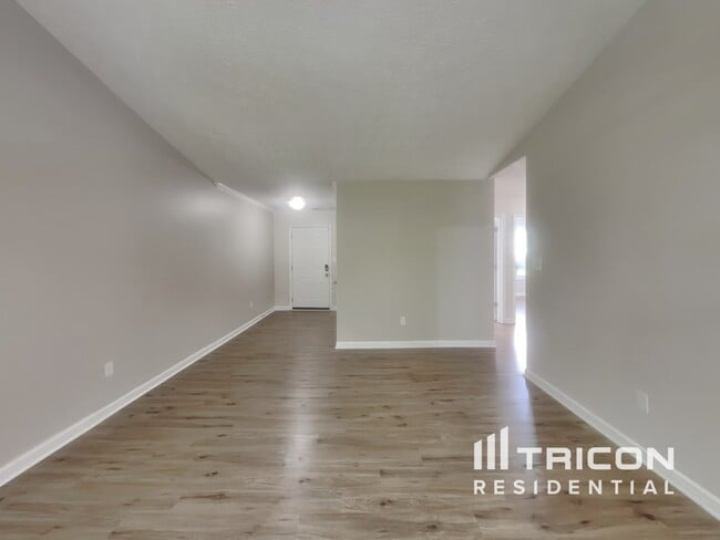 Building Photo - 605 Connors Path