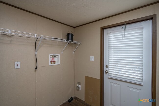 Building Photo - 910 Ashwood Dr