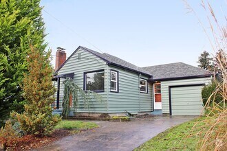 Building Photo - 2549 N Russet St