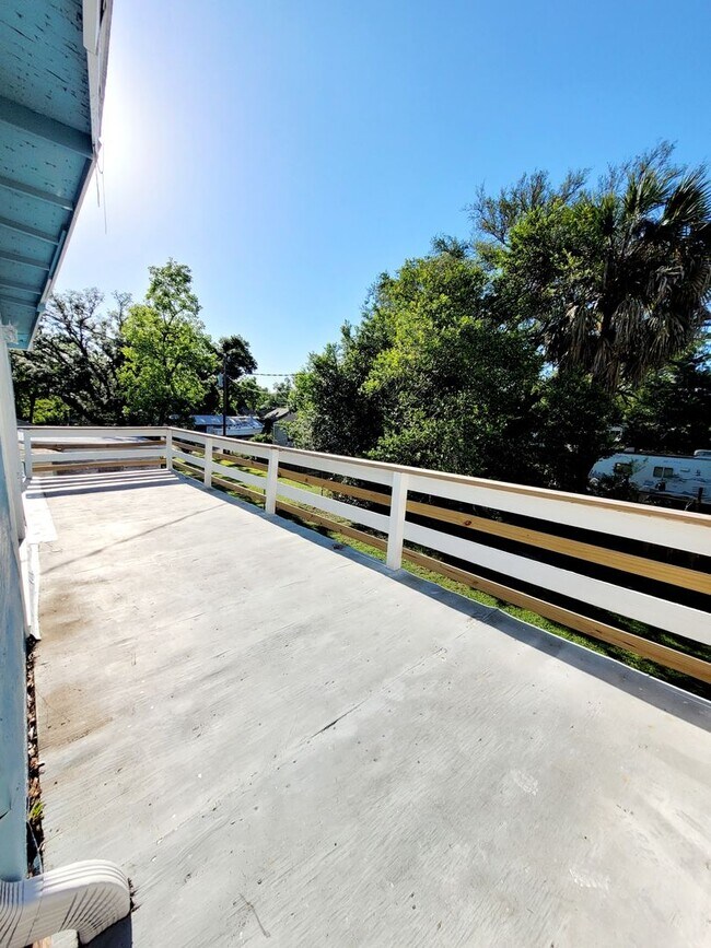 Foto del edificio - 3 bedroom home with Electric included