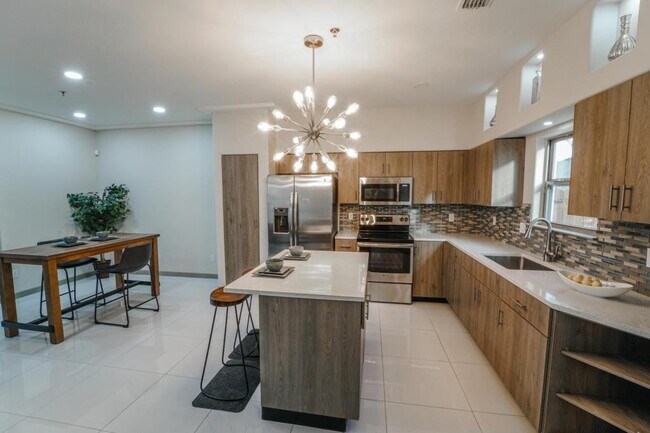 Building Photo - 3302 S. Sugar Rd Apt B