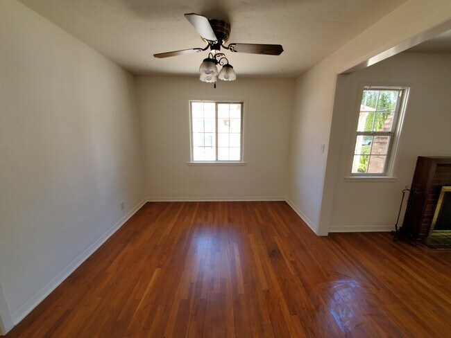 Foto del edificio - 1669 Willowhurst Ave