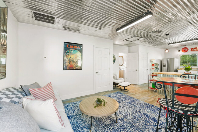 Building Photo - 15100 Sweetwater Ct